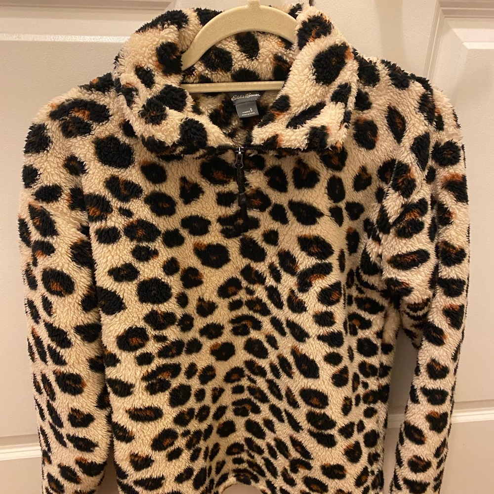 Super snuggly, plush quest leopard print Eddie Bauer 3/4 zip.